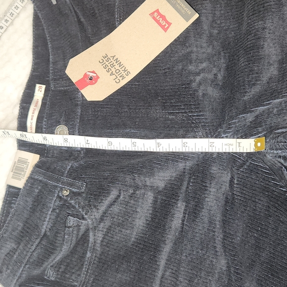 LEVI'S CORDUROY WOMENS JEANS CLASSIC MID-RISE SKINNY  SIZE 28×30 BLACK COLOR NEW - Picture 13 of 15